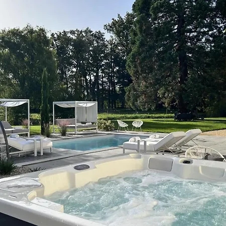 Chateau Du Beugnon 4* Tigné