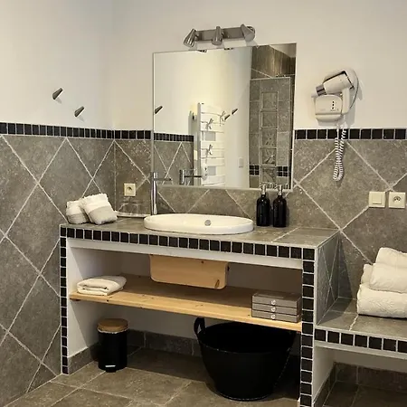 לינה וארוחת בוקר Chateau Du Beugnon Tigné