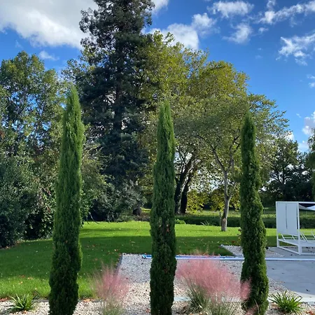 Chateau Du Beugnon 4*