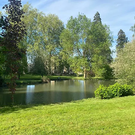 Chateau Du Beugnon לינה וארוחת בוקר