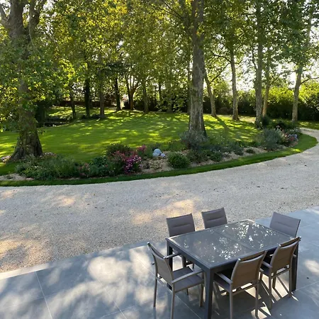 Chateau Du Beugnon 4* Tigné