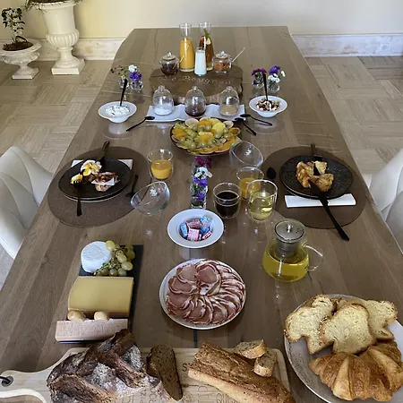 לינה וארוחת בוקר Chateau Du Beugnon *