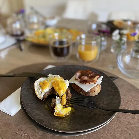 לינה וארוחת בוקר Chateau Du Beugnon 4*