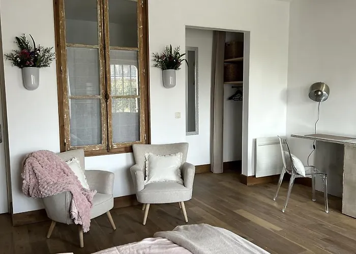 Chateau Du Beugnon Bed & Breakfast 4*