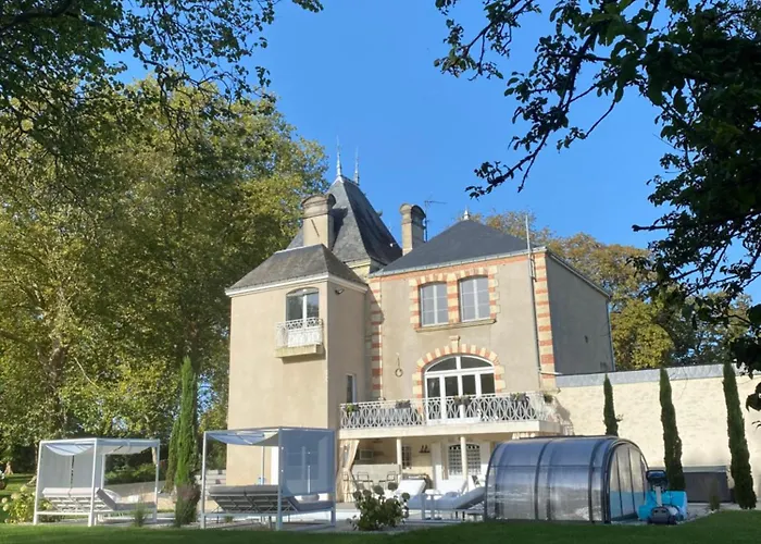 לינה וארוחת בוקר Chateau Du Beugnon