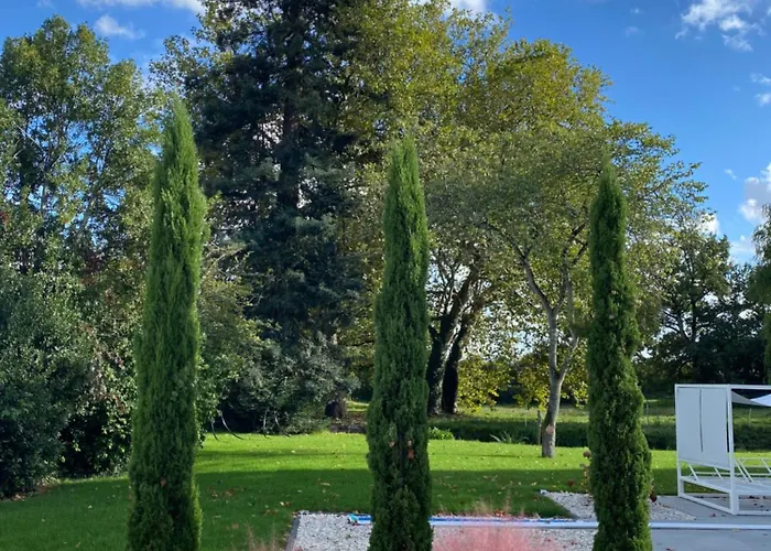 Chateau Du Beugnon 4*