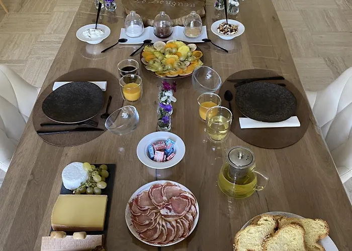 Chateau Du Beugnon 4* Tigné